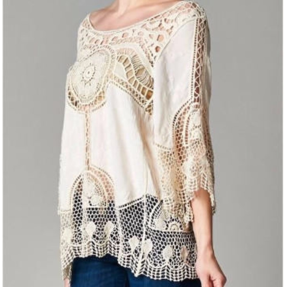 Gorgeous lightweight crochet Top NWT
